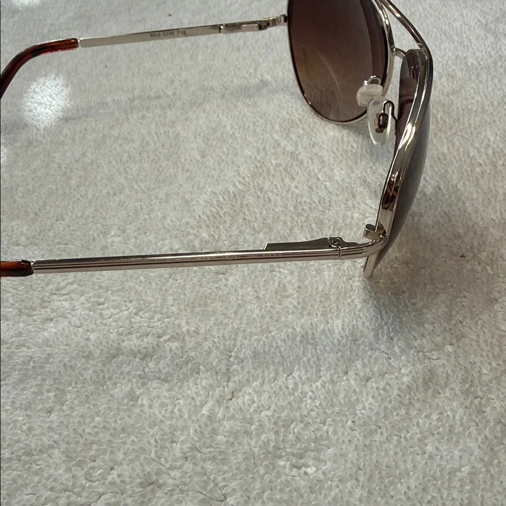 Oscar de la Renta Gold Silver Metal Fashion Aviator Sunglasses with Brown Lenses